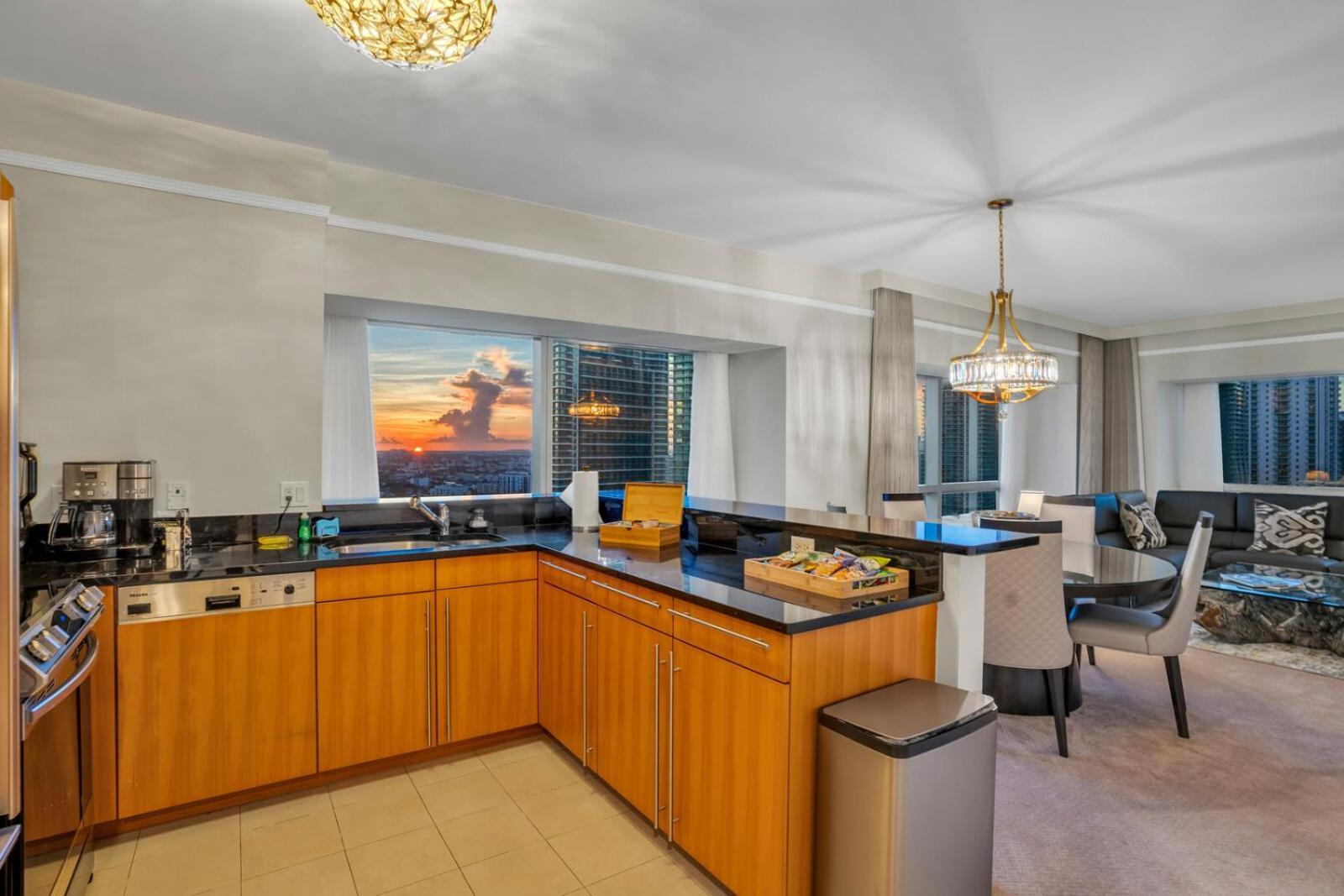 Spacious 2 Bedroom 2 Bath & Studio Suites In The Four Seasons Hotel Miami High Floors Bilik gambar